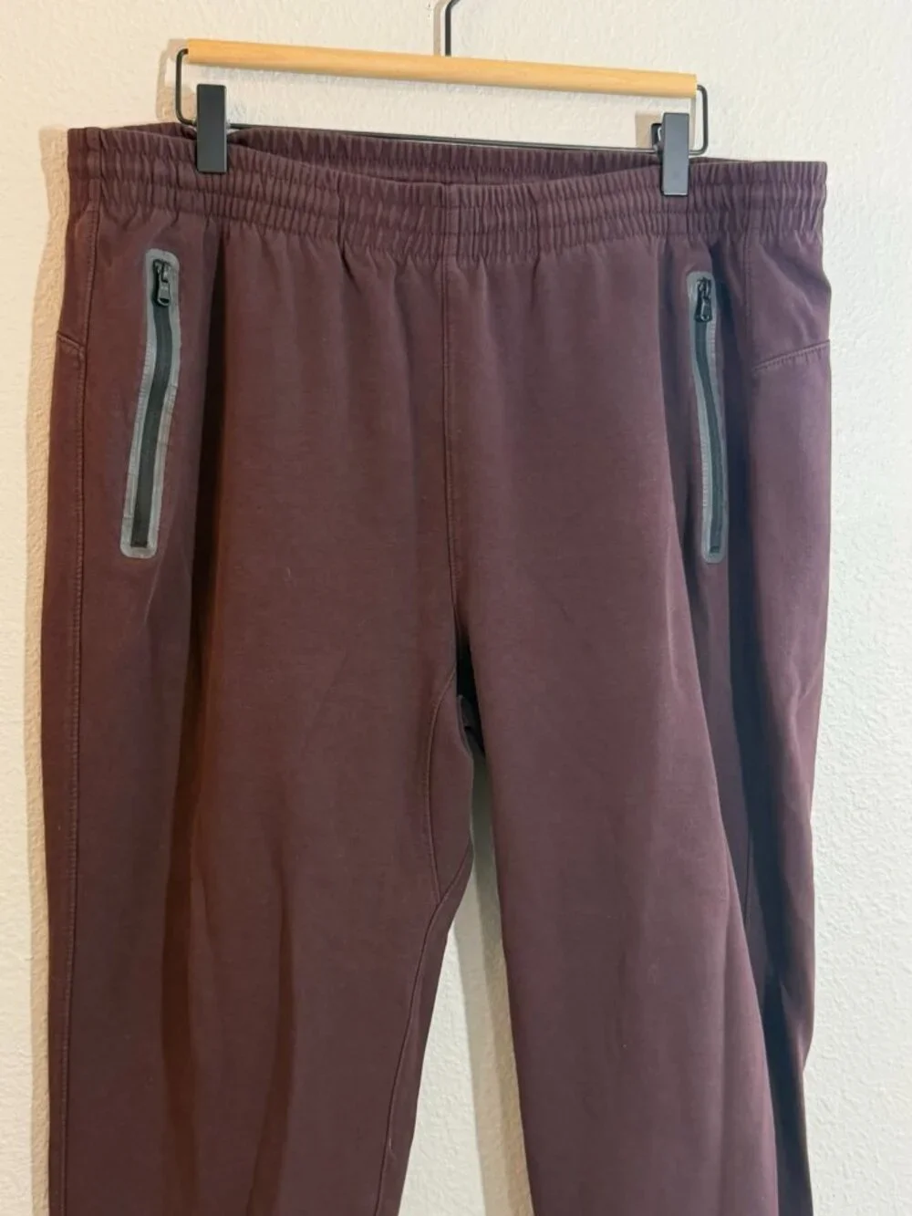 Old Navy Active Dynamic Fleece 4-Way Stretch Joggers Burgundy Mens Size XL